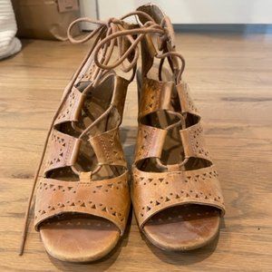 Lucky Brand Tafia Leather heeled sandal size 9.5